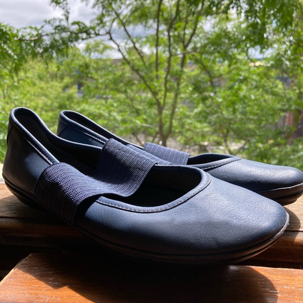 Right Flat in Navy